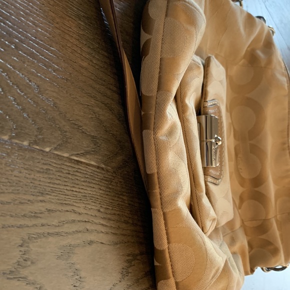 Tan/Cream Coach Handbag - Picture 8 of 8